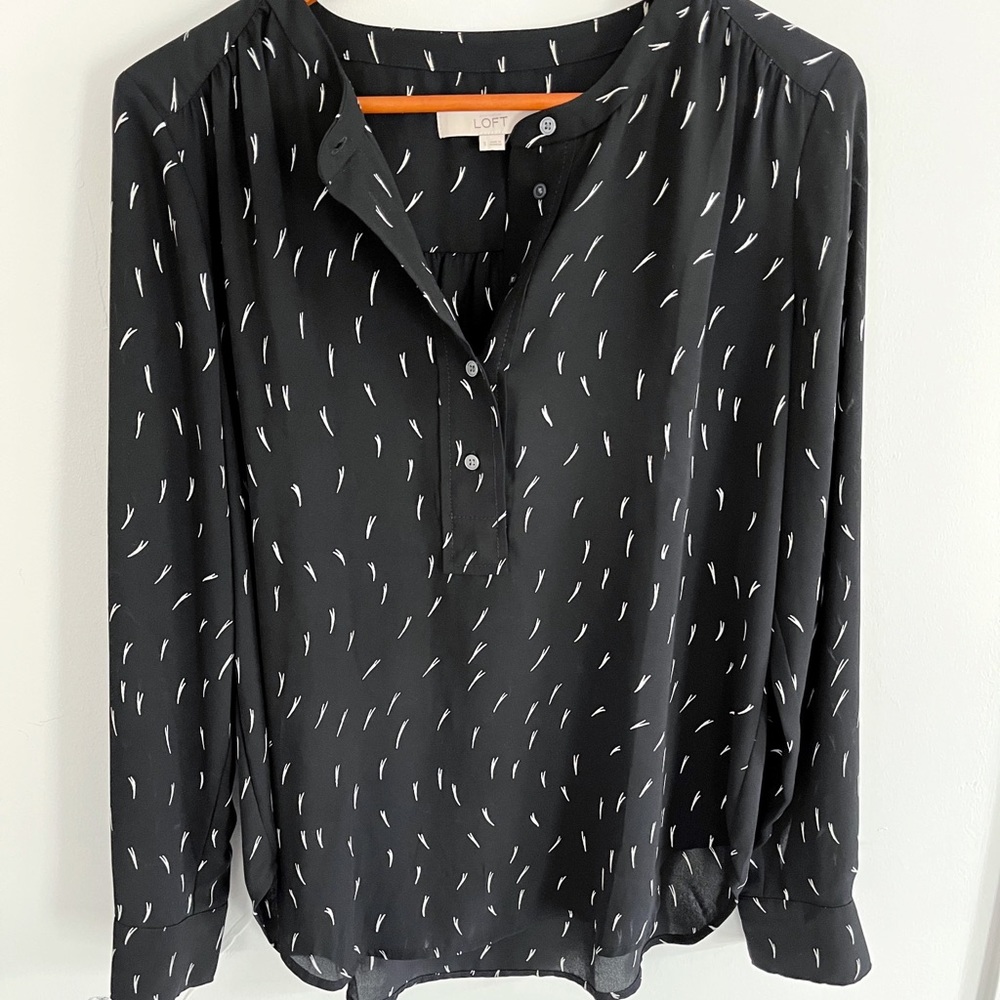 LOFT flowy half button black and white blouse size small